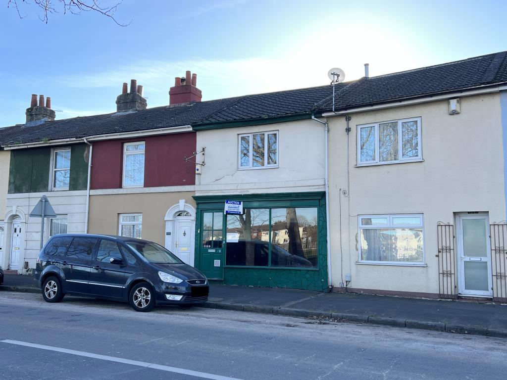 Lot: 18 - FREEHOLD MIXED USE PROPERTY WITH PLANNING FOR CONVERSION - Front of property on main A32 road to Gosport